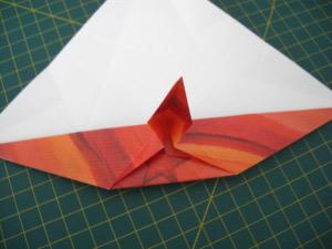 instrucción 7 para hacer una corona navideña de origami