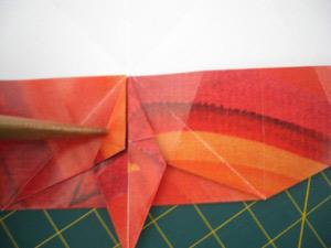 instrucción 9 para hacer una corona navideña de origami