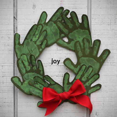 tutorial corona de navidad con huellas de manos