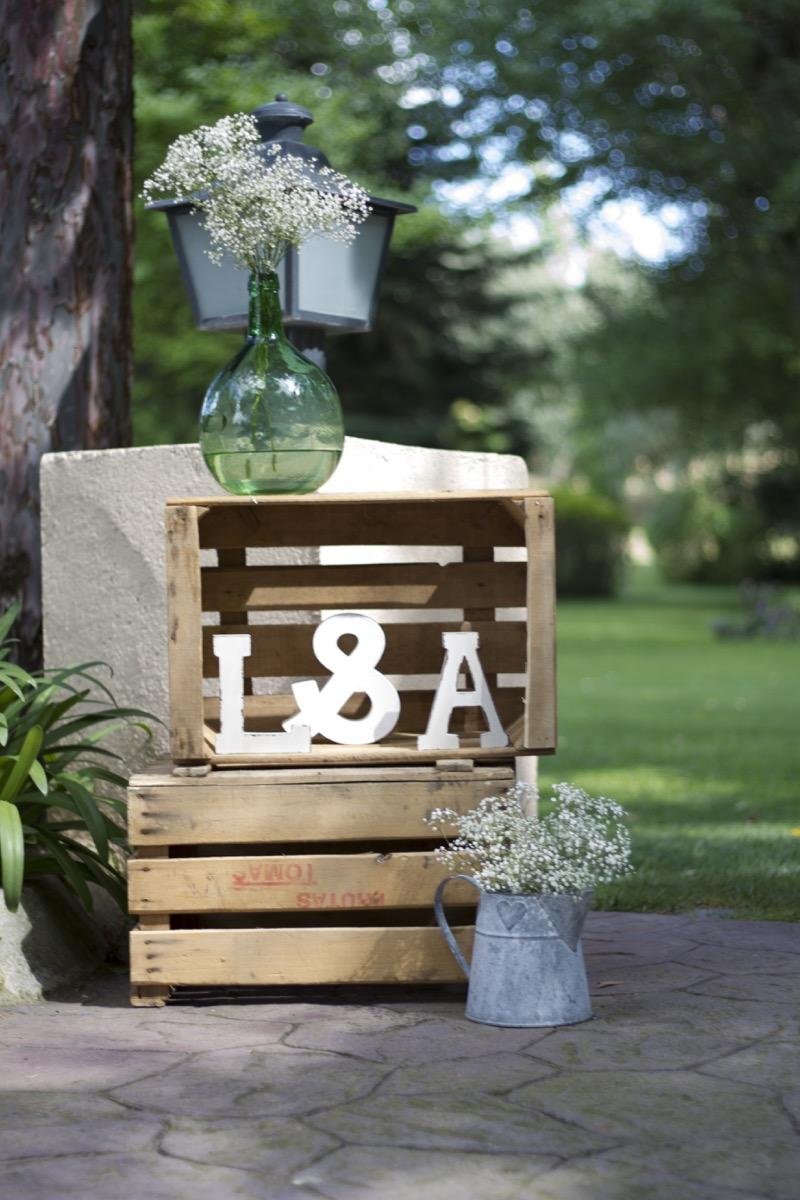 colores-de-boda-22-decoracion-entrada-cajas-damajuanas