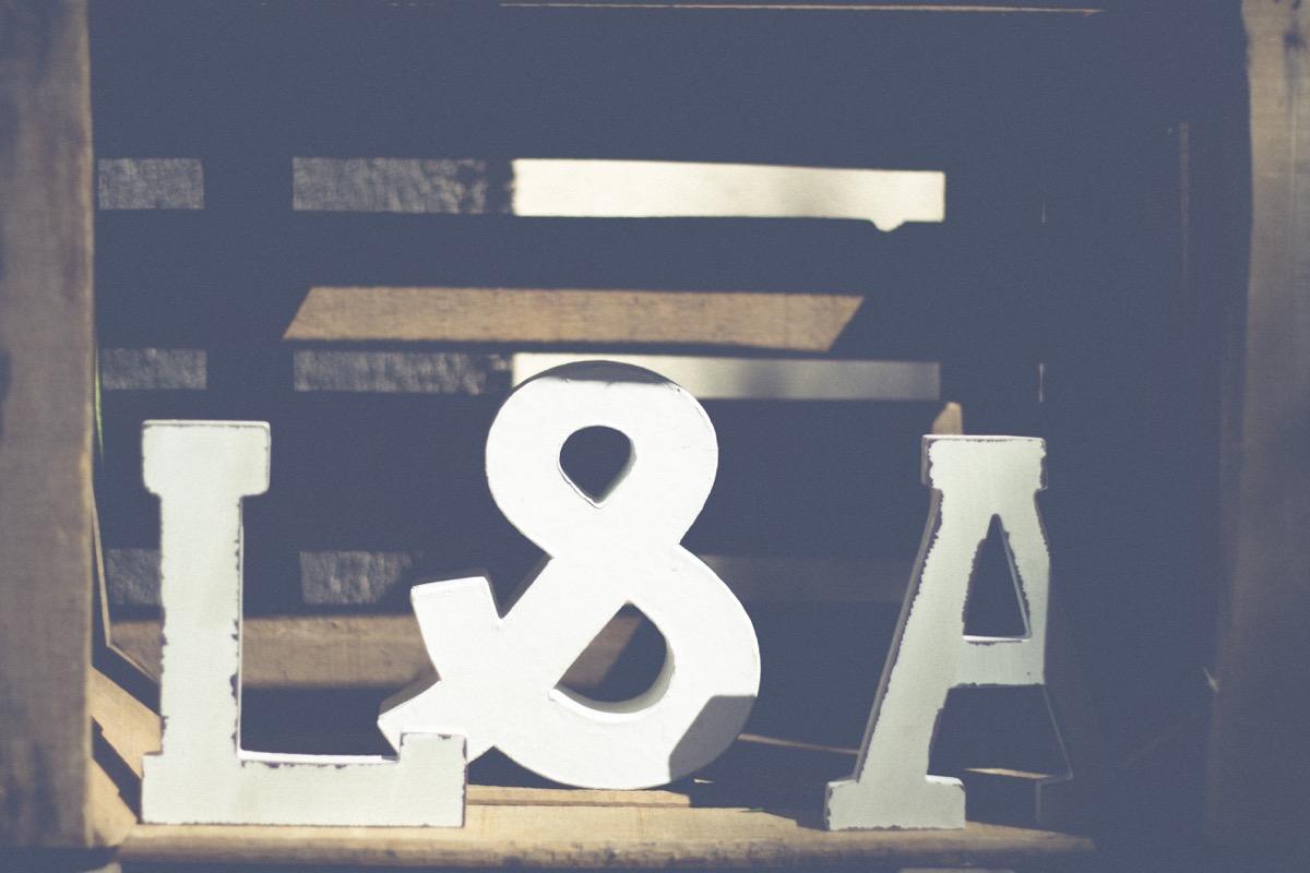 colores-de-boda-23-iniciales-entrada