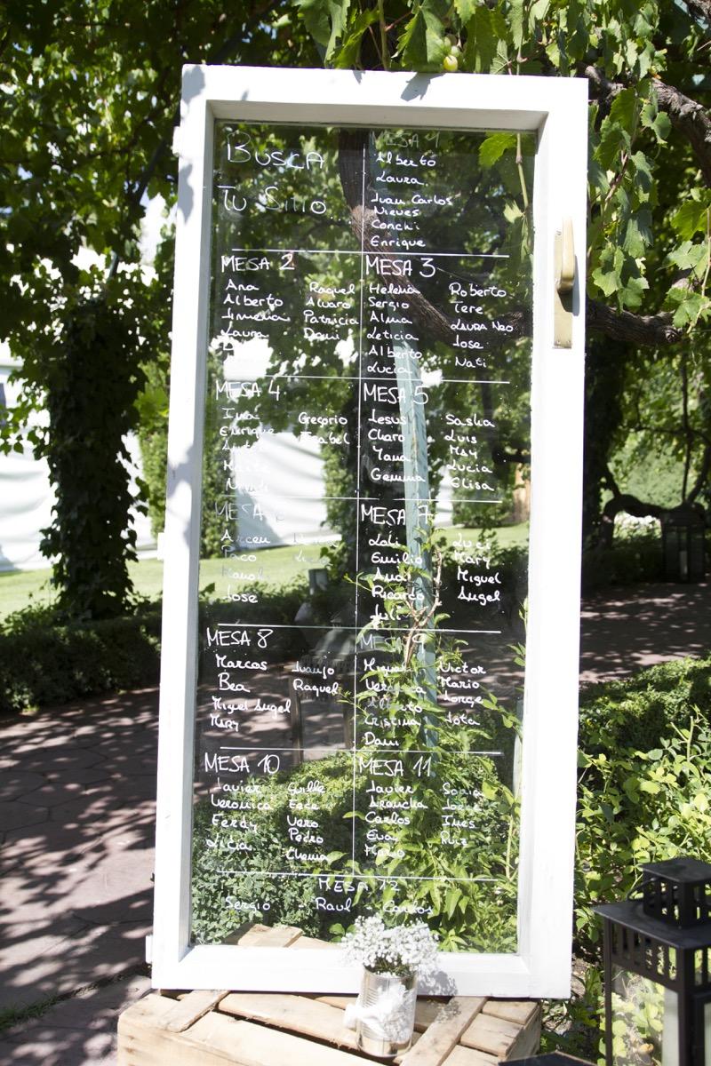 colores-de-boda-52-seating-plan-ventanas-antiguas