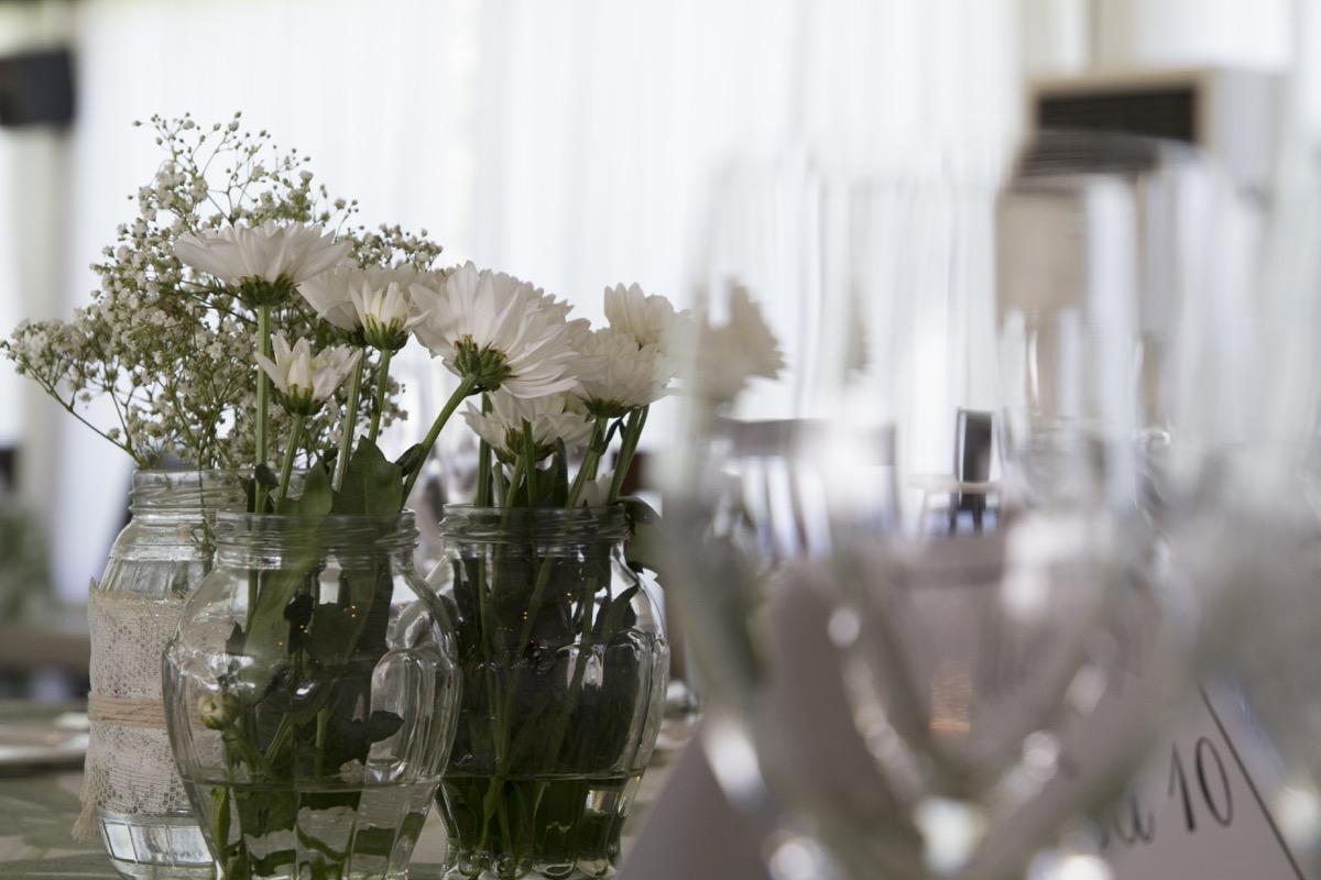 colores-de-boda-60-centro-de-mesa-margaritas