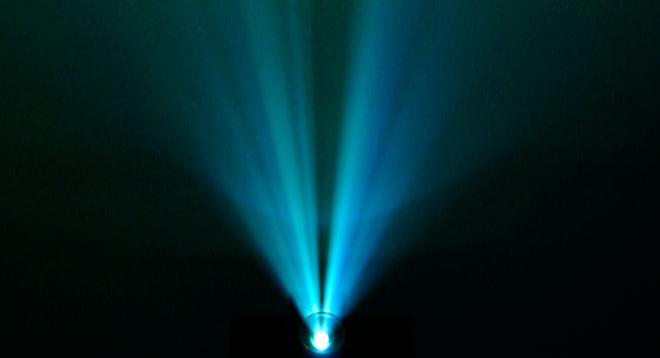 foco del proyector, vista del halo de luz proyectado