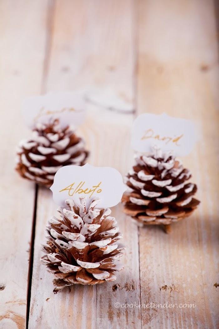 Piñas para poner los nombres en las mesas navideñas