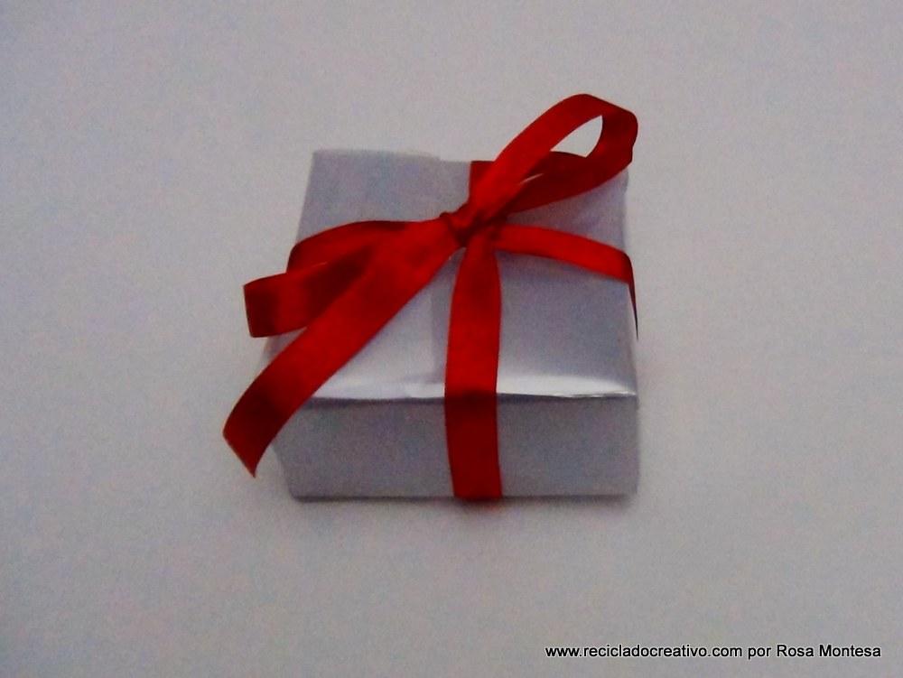 Cómo hacer una caja cuadrada con una botella de plástico reciclada
