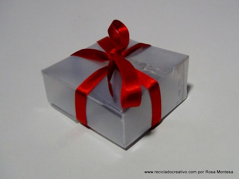 Cómo hacer una caja cuadrada con una botella de plástico reciclada