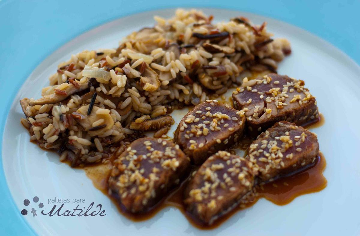 Marinado de atún rojo con arroz salvaje y shiitake