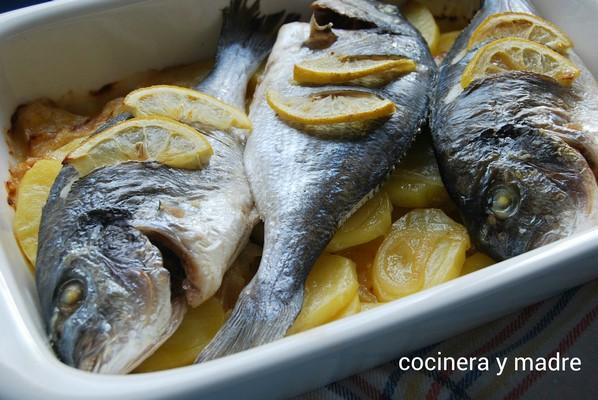 dorada-al-horn-con-patatas-pandera