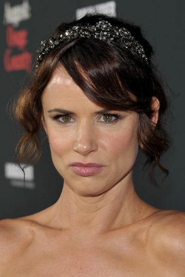 Diadema con brillo pelo recogido