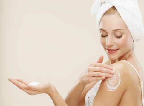 aplicar crema antes del perfume