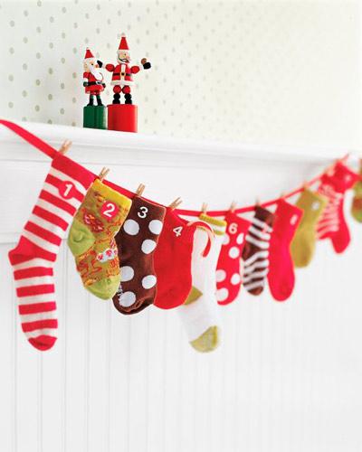 calendario de adviento hecho con calcetines reciclados
