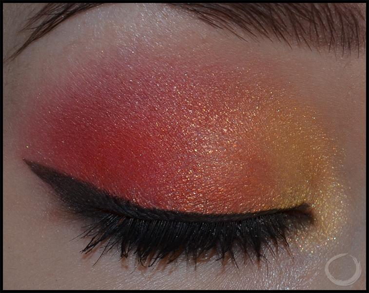 Look rojo dorado detalle