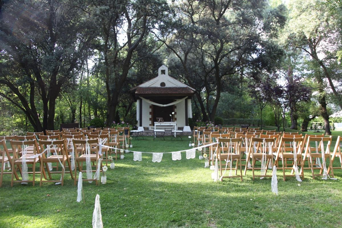 colores-de-boda-9-ceremonia-encaje-laura-cesar