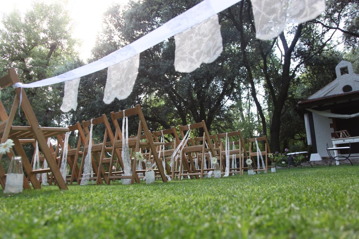 colores-de-boda-13-banderita-pasillo-ceremonia-laura-cesar