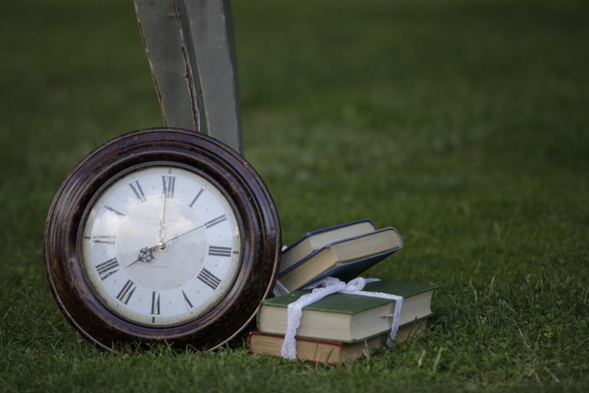 colores-de-boda-35-photobooth-reloj-antiguo-decoracion-photobooth