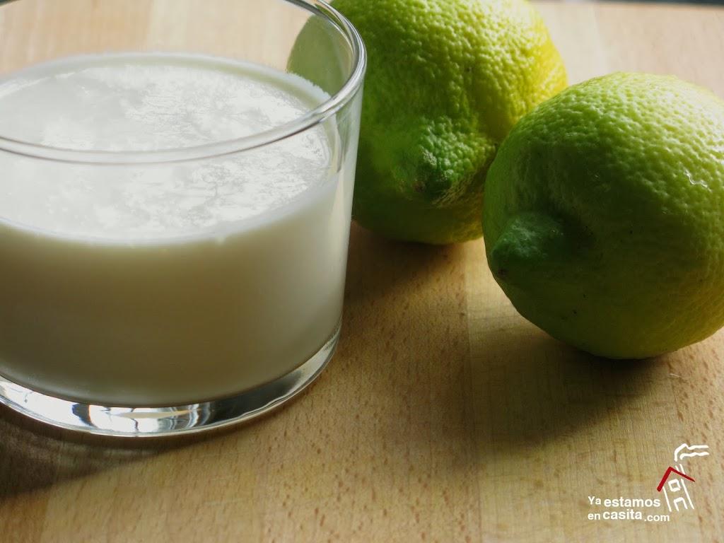 Vasitos de mousse de limón