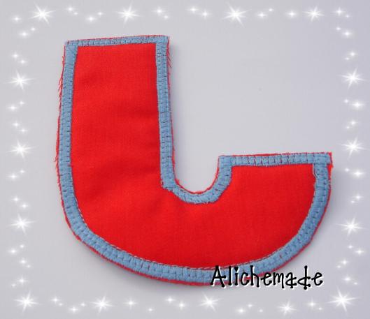 Para que podáis ver que las letras se pueden poner por el derecho y por el revés, las letras son reversibles. 