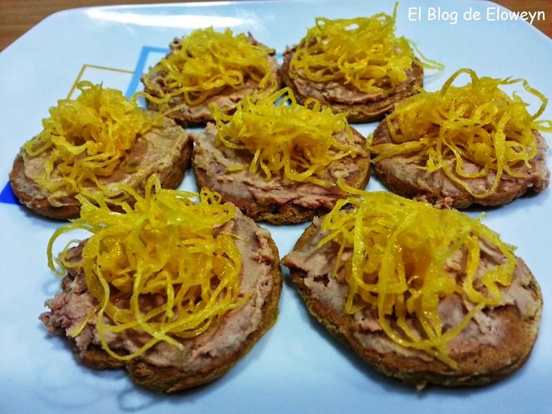 Canap_s_de_foie_y_huevo_hilado