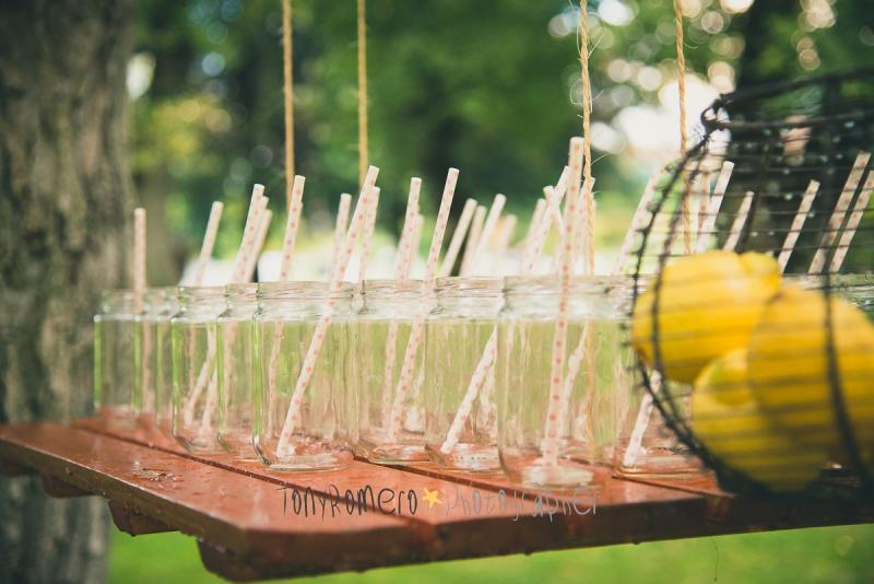 colores-de-boda-14-vasos-pajitas-puesto-limonada-suspendido