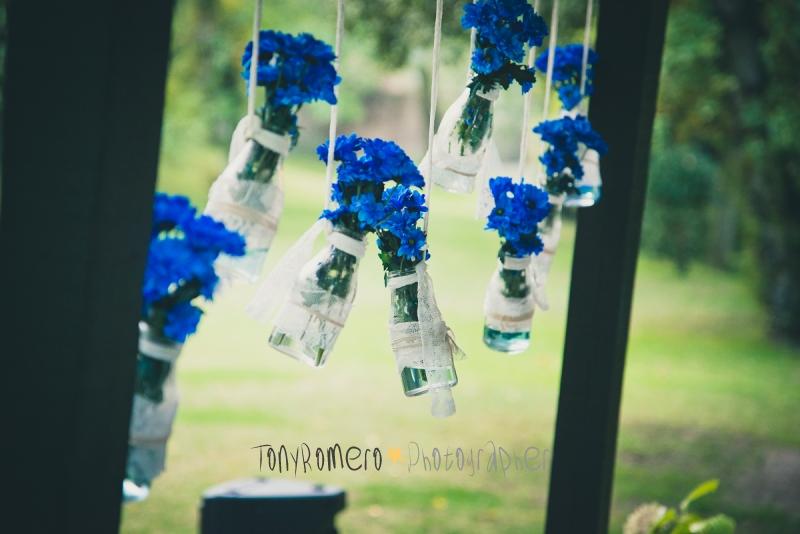 colores-de-boda-26-botellas-suspendidas-margarita-azul