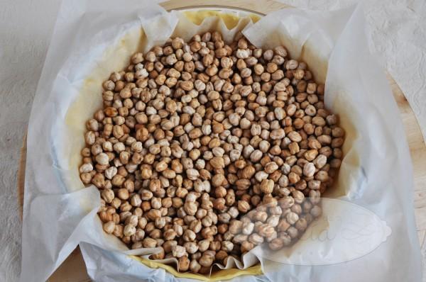 Base para Quiche, ponemos peso encima de la masa brisa con garbanzos