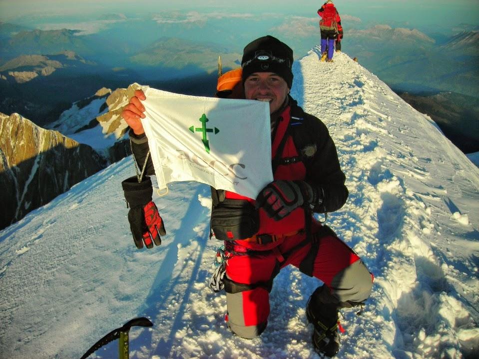 Lipe-en-la-cumbre-del-Mont-Blanc-en-los-Alpes