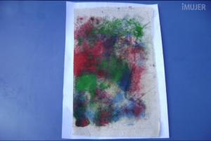 Coloridos-posavasos-hechos-con-tela-y-crayones-6