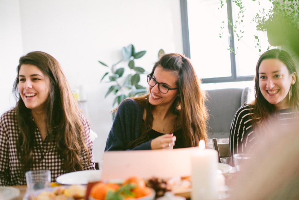 Irene, Noelia, Carla, Verónica, Manoli, Clara, Eva, Anna, Mai y Montse llegaron puntual a la cita y enseguida empezaron a atar cabos y a dervirtualizarse : "ah! tú eres tal de instagram!" "yo te sigo hace muchísimo tiempo" "pensaba que nunca te iba a poner cara".....