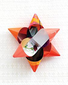 reciclar_revistas_para_envolver_regalos_5