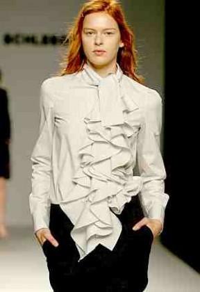 camisa volantes para flacas