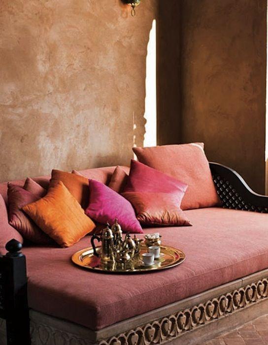 marsala-inspiration-coty2015-moorish-bed-kitchann-style