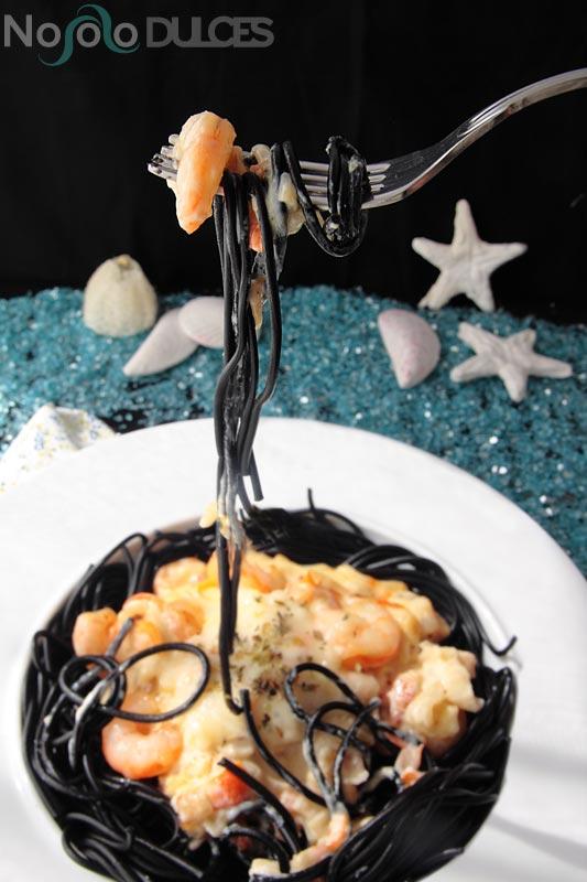 No solo dulces - Receta express Espaguetis negros con salsa dulce de gambas