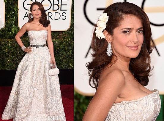 La mexicana Salma Hayek apareción de blanco en los Golden Globes 2015. Guapísima con un diseño de Alexander McQueen con detalles orgánicos bordados en todo el traje. En armonía con su look añadió unos favorecedores pendientes largos en plata con forma de hojas. 