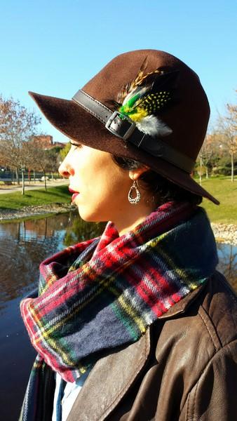 Con Sombrero de caza