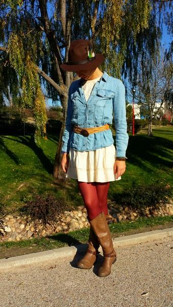 Con Sombrero de caza