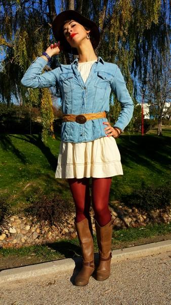 Con Sombrero de caza