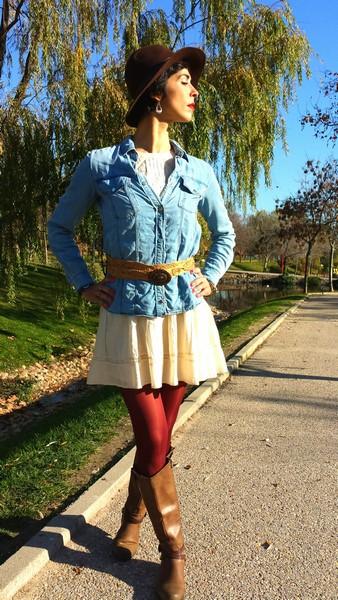 Con Sombrero de caza