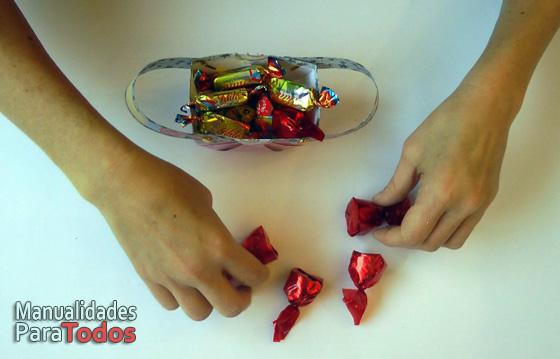 cesta con dulces para regalar