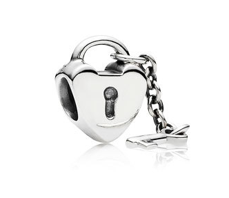 charm DE PANDORA en forma de corazon