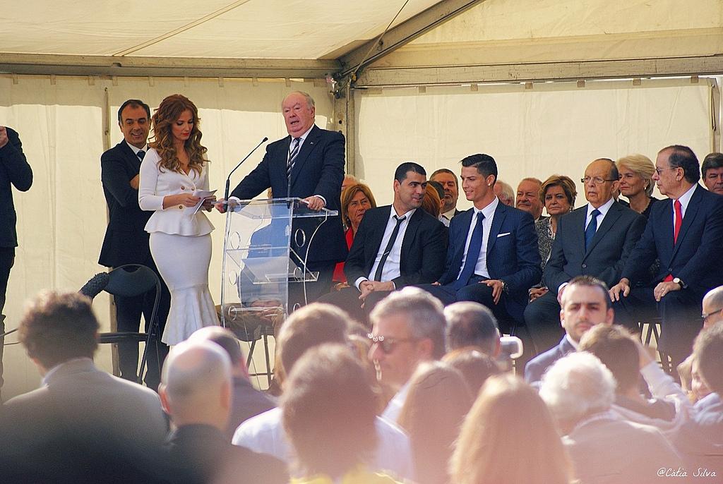 Estátua Cristiano Ronaldo Madeira (4)