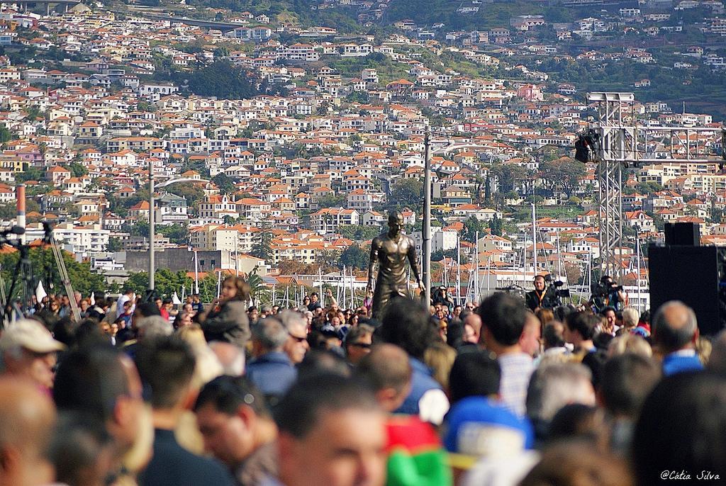 Estátua Cristiano Ronaldo Madeira (10)