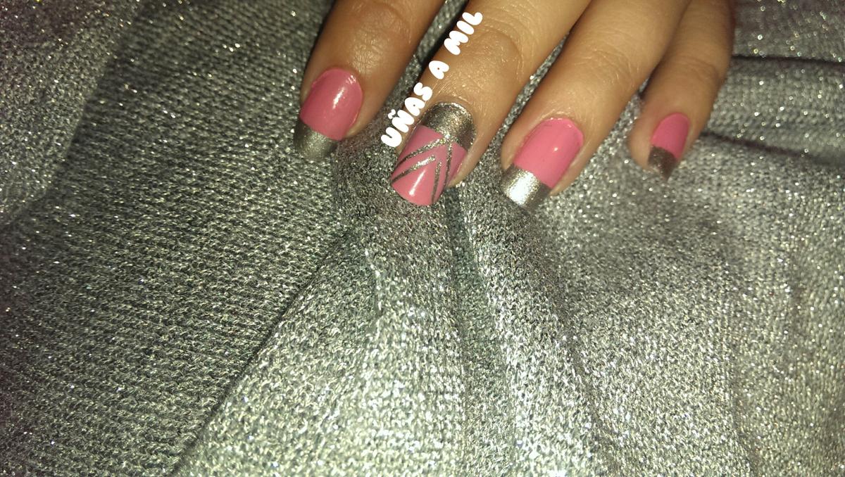diseño_uñas_nochevieja_rosa_plateado_triangulos (3)