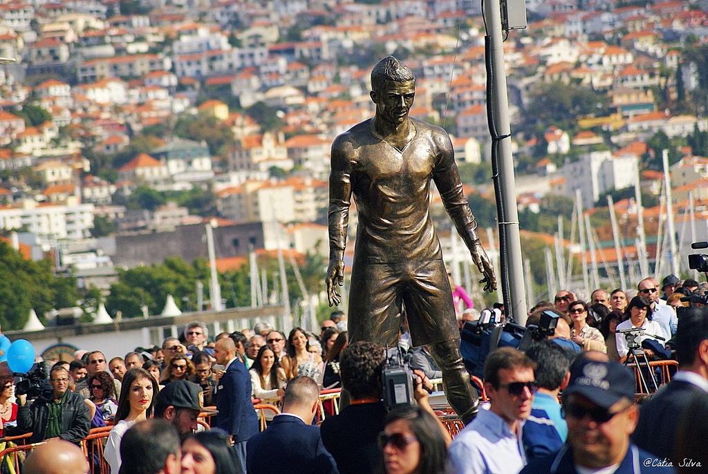 Estátua Cristiano Ronaldo Madeira (11)