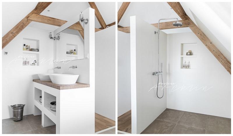 cuarto de baño en blanco y madera