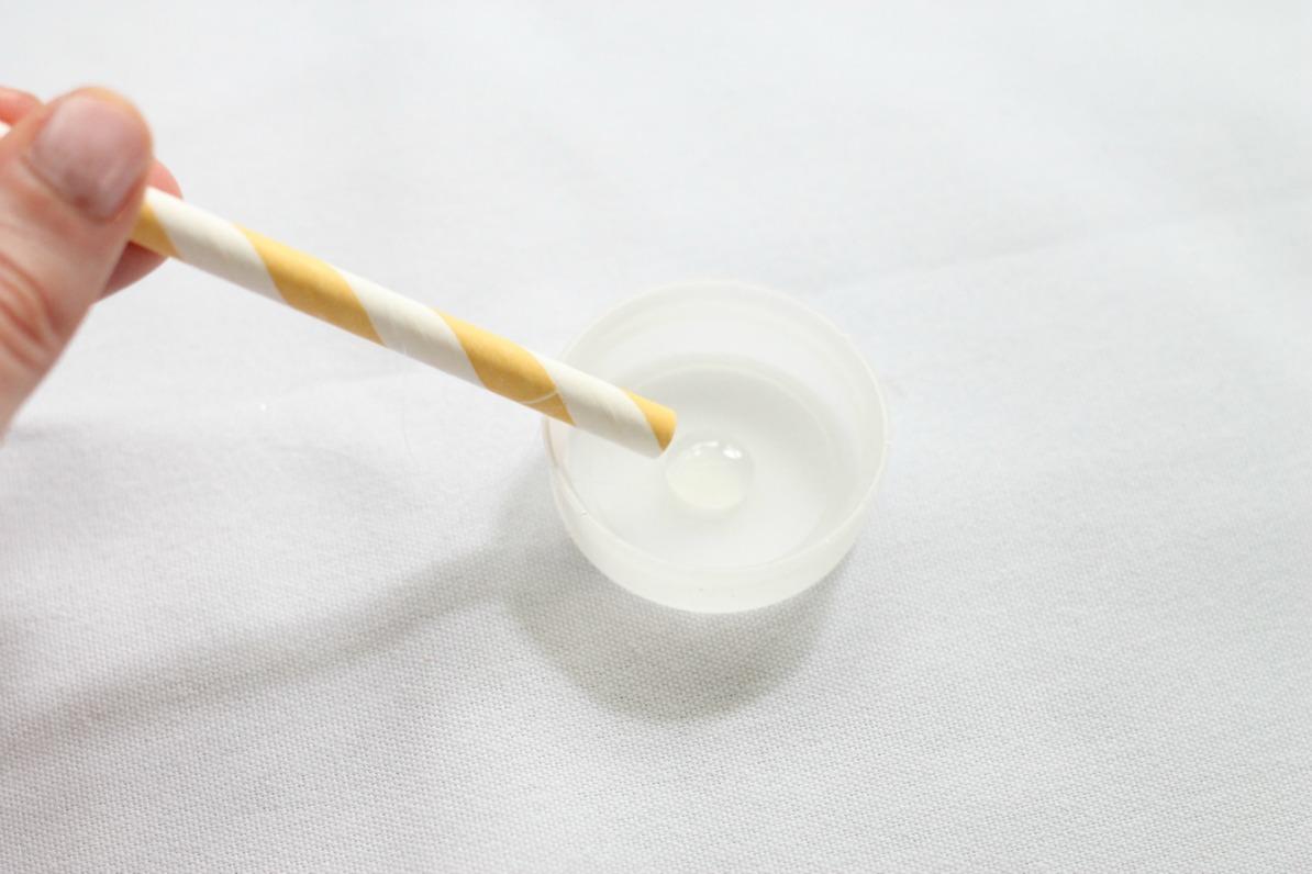 DIY-Confetti-Popper-gluing-straw
