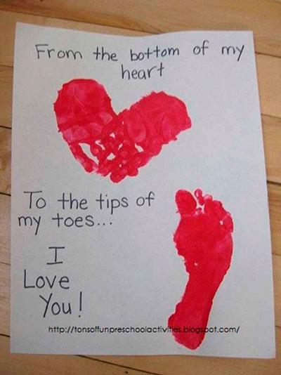 tarjeta de San Valentín original con huellas en pintura