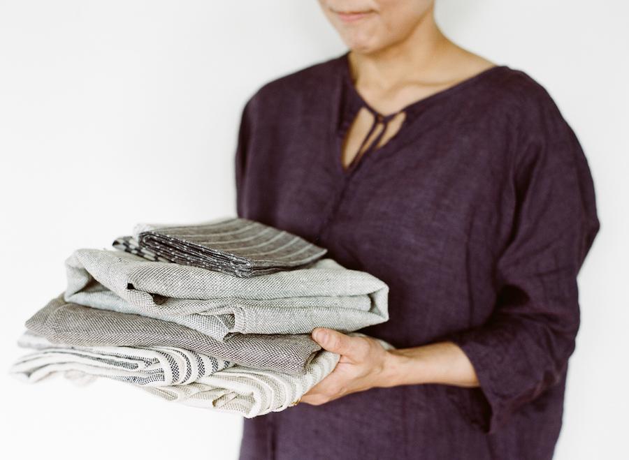 Kinfolk_Just-the-Flax-Fog-Linen_v8-06-04-13_5283-1