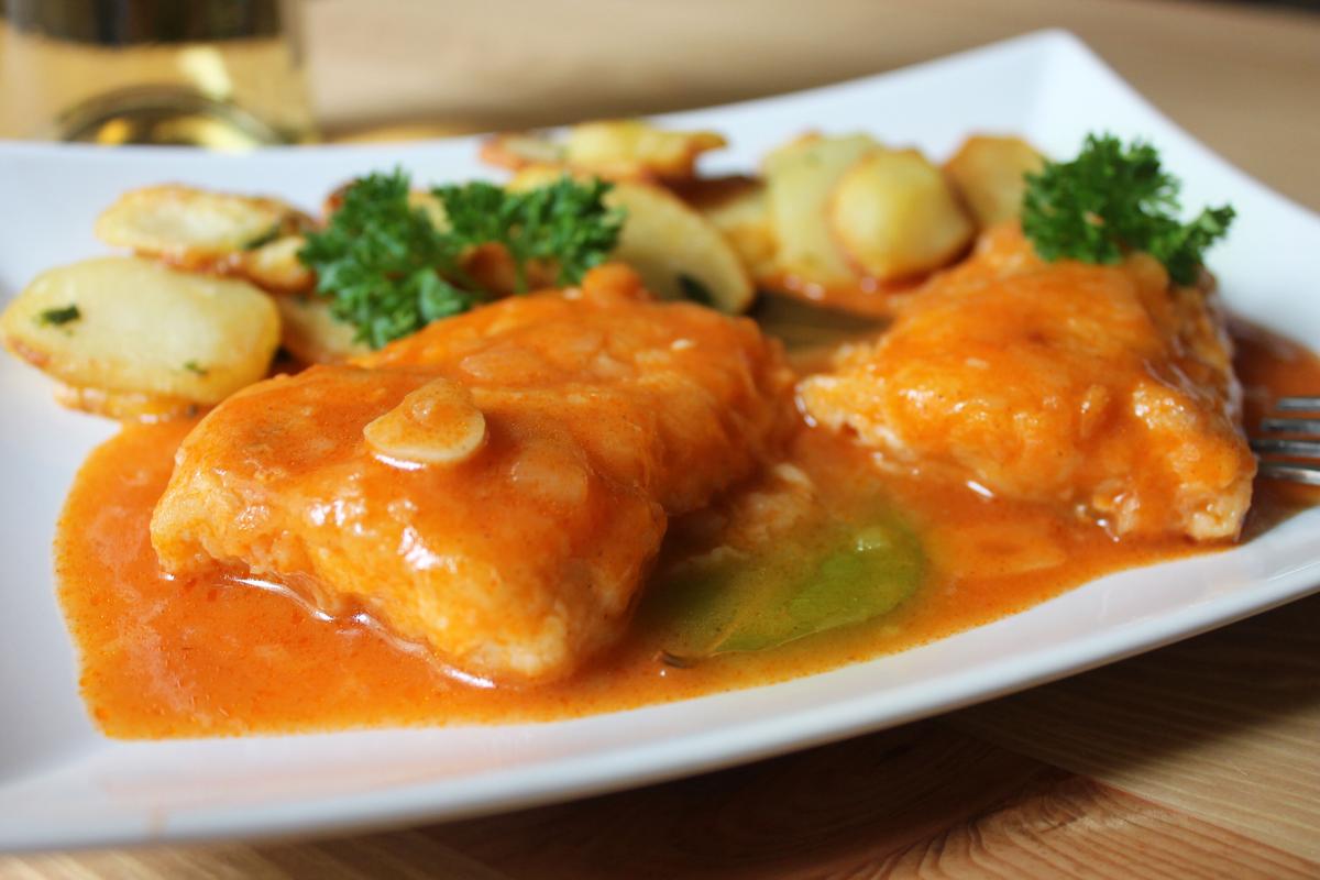 MERLUZA EN SALSA ROJA RECETA 2