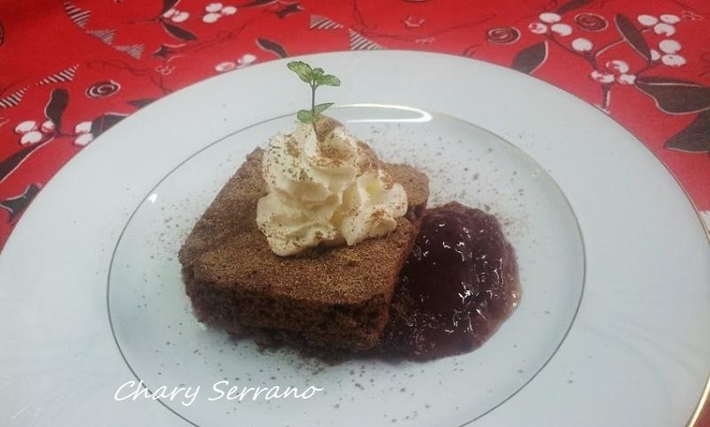 BROWNIE CON NATA (crema de leche) Y MERMELADA DE FRUTOS ROJOS